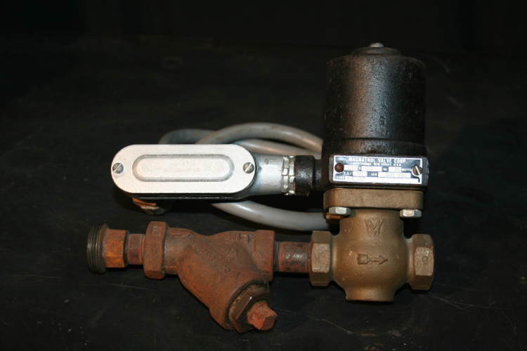 Steam solenoid valve w/strainer NC 120V 90psi 14S22 Magnatrol