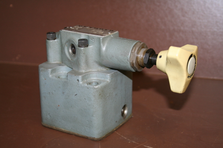 Pressure reducing valve DR10-4-10/1500YV Rexroth Giori Unused