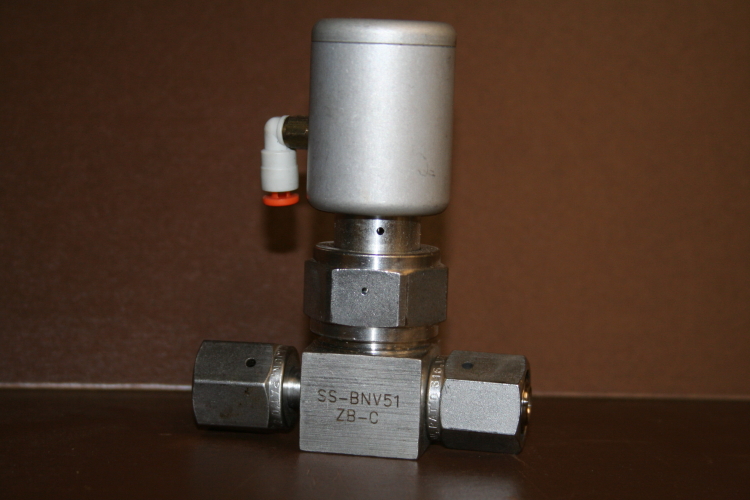 Valve Bellows-sealed 1/4in VCR SS-BNV51-ZB-C Pneumatic actuator Nupro