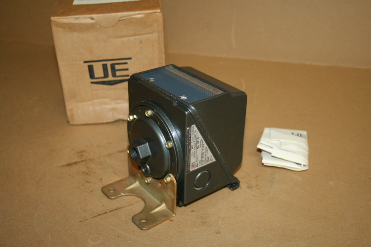 Pressure Controller, 0-20psi, 15A, 125/250V, J300 453 United Electric
