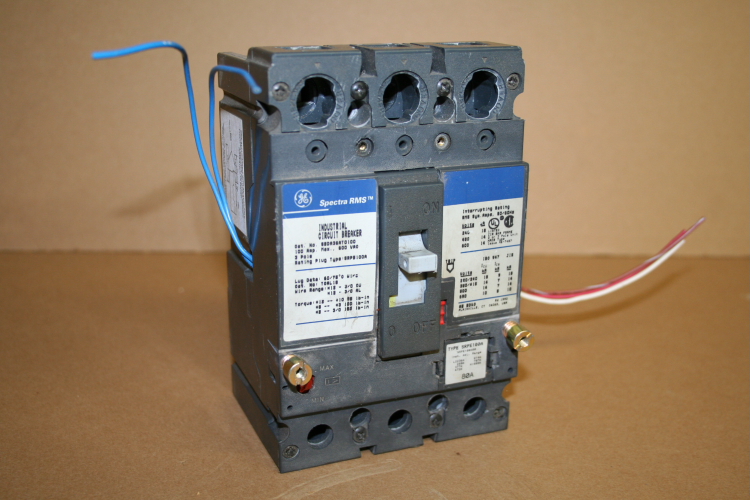 Industrial Circuit Breaker Spectra RMS SEDA36AT0100 GE 100A 600V 3P
