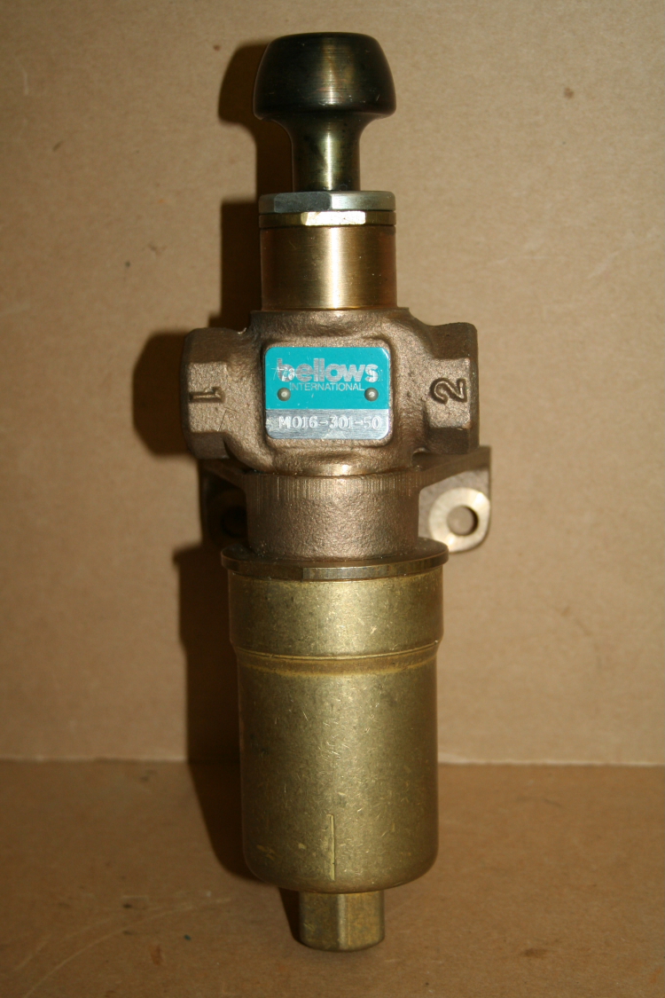Air valve 3/8 inch M016 301 50 2W2P Bellows Unused