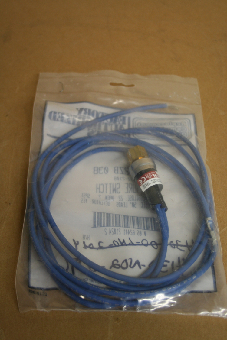 Pressure Switch, 7psi open, 22psi close Carrier HK 02ZB 038