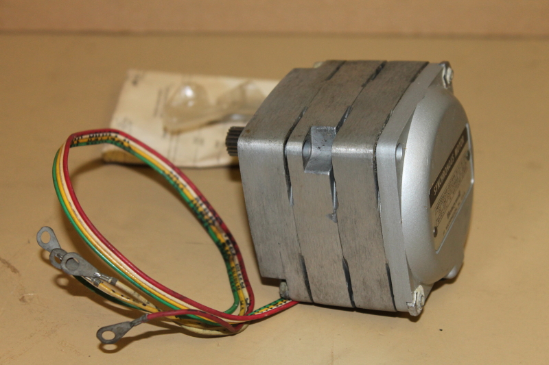 Servo gearmotor Synchronous 20:1 ratio 90 rpm 120V, 14W, 30362481-007 Honeywell