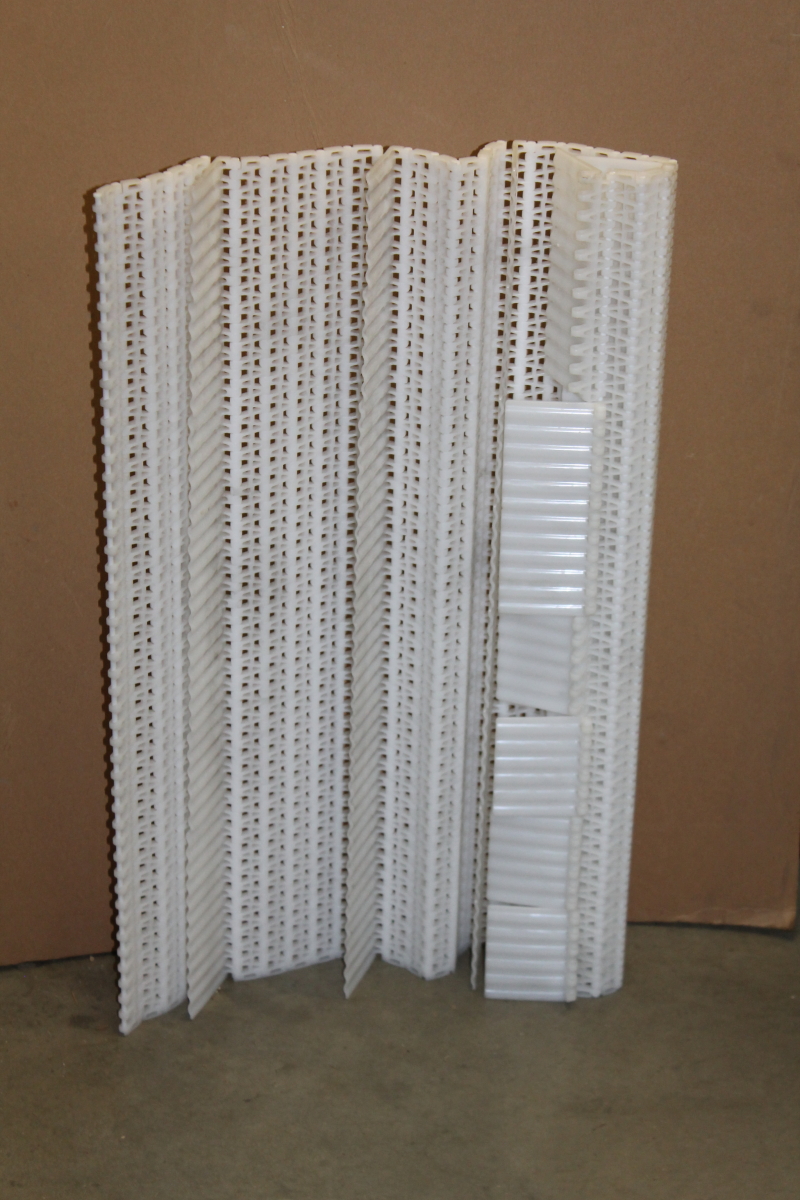 Plastic conveyor chain Flush grid Corrugated Flights, 31.25