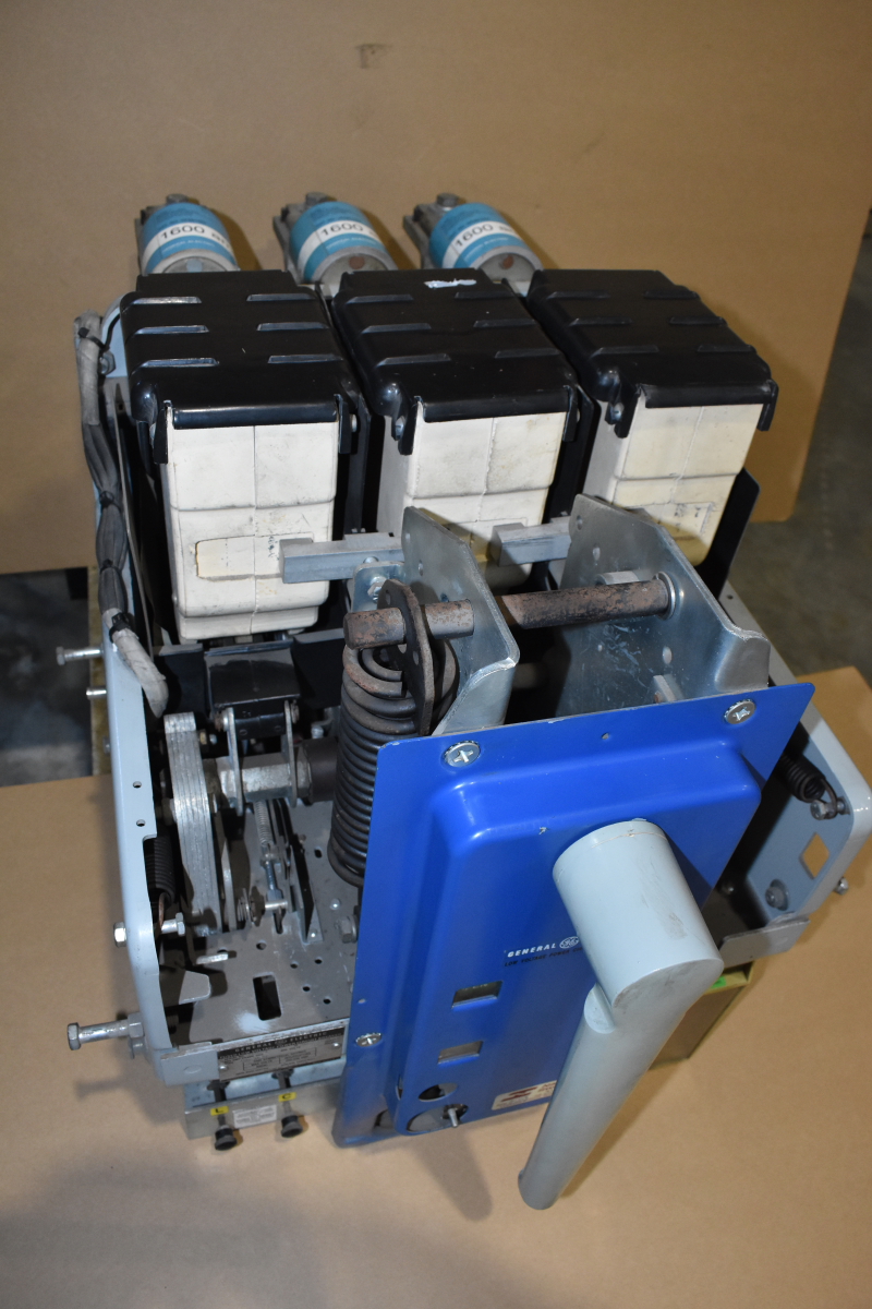 GE AKRU-5A-30 fused low voltage power circuit breaker