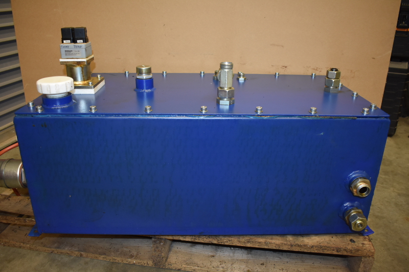Hydraulic reservoir ,27 Gal, w/heaters, w/float switch level sensor