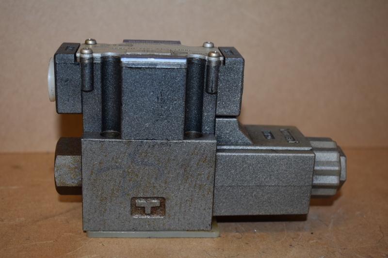 Rucker-Yuken DSG-01-2B2-A120-5090, directional valve ,unused