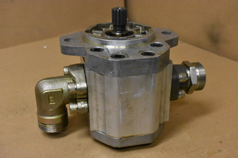Sauer Danfoss SNP3 hydraulic gear pump