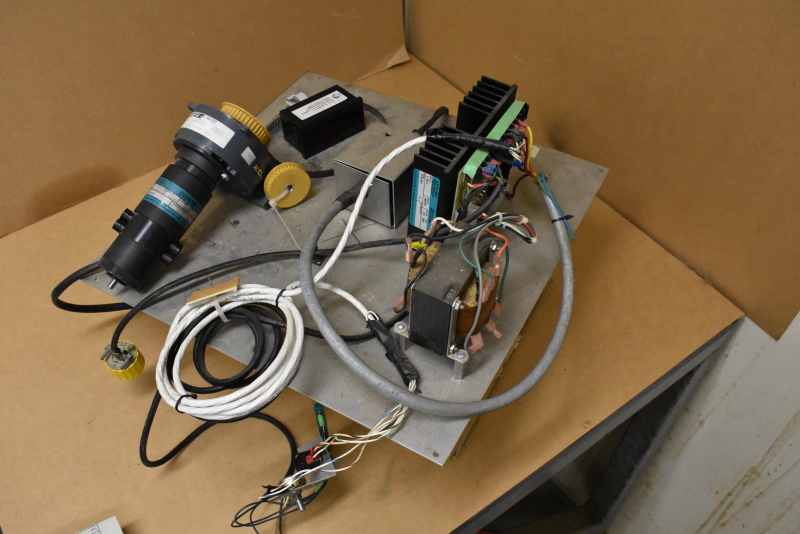Gear reducer and controller assembly mounted on an aluminum plate