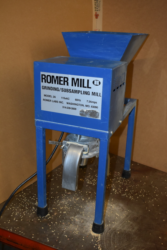 Grinding & subsampling mill Romer Mill model 2A
