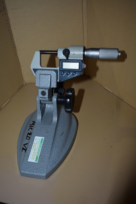 Digital micrometer Mitutoyo with cast base 293-725-30 0-1